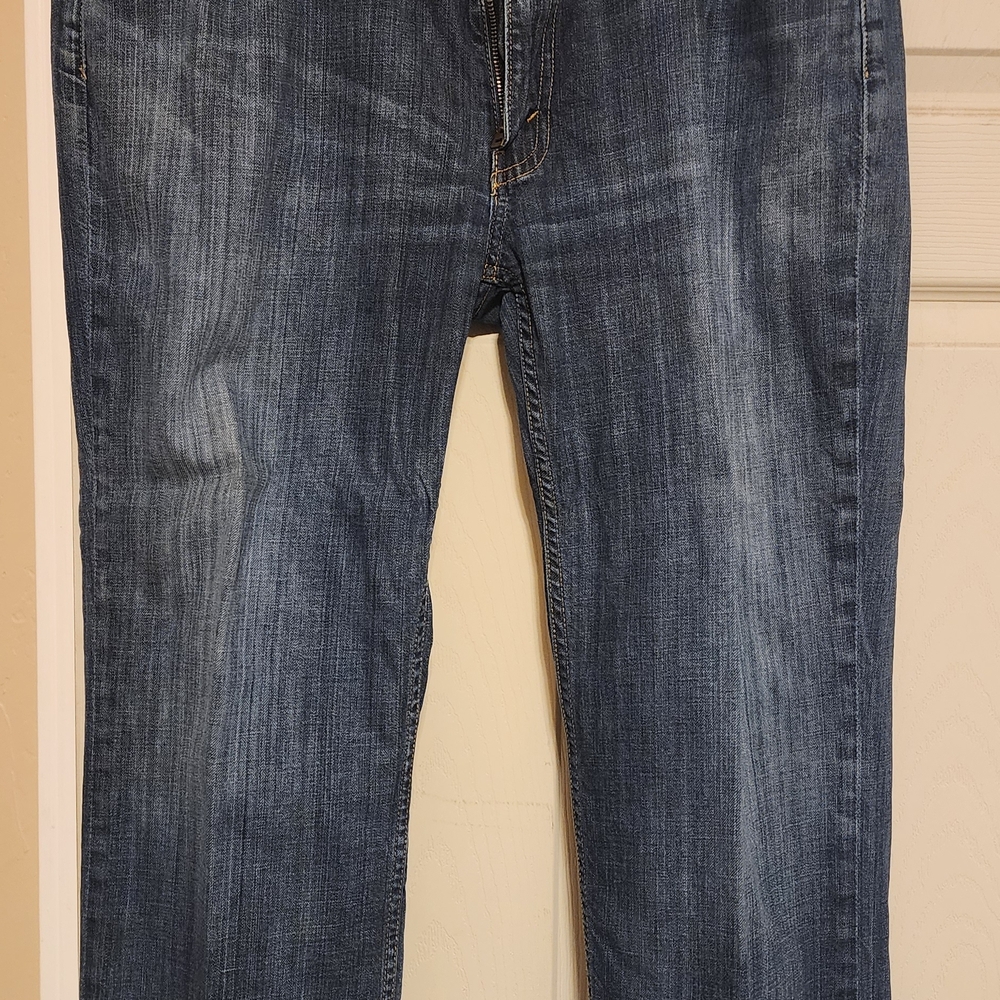 Levi's Classic Blue Jeans with Red Tag